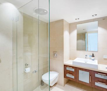 Three Bedroom Loft Apartment - Photo 6