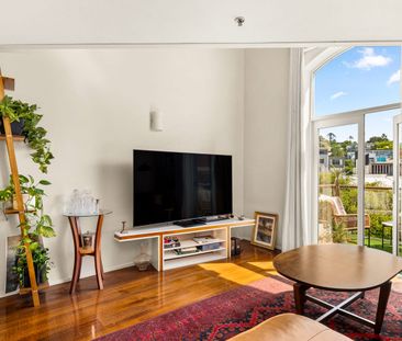 Stylish, Light-Filled Apartment with High Ceilings & Flexible Living - Photo 5