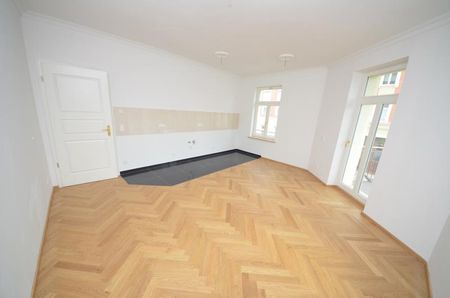 Sanierter Altbau mit Fußbodenheizung, Balkon und Parkett! - Foto 2