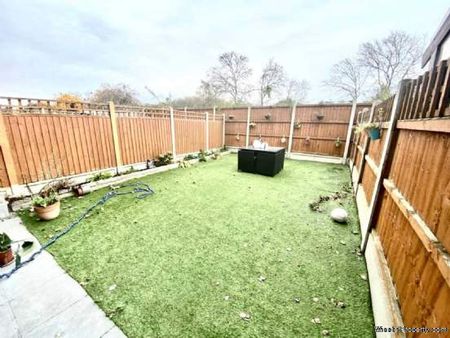 3 bedroom property to rent in Dagenham - Photo 2