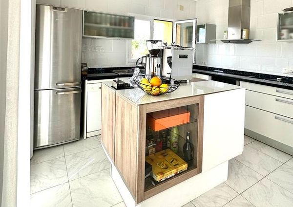 Villa for rent with 4 bedrooms and 3 bathrooms with stunning views