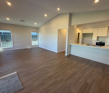 BRAND NEW, IMPRESSIVE 3-BEDROOM HOME! - Photo 6