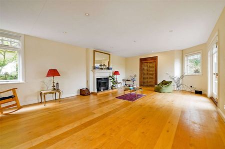 This stunning riverside property sounds ideal for those looking to enjoy the beauty of the River Thames - Photo 4