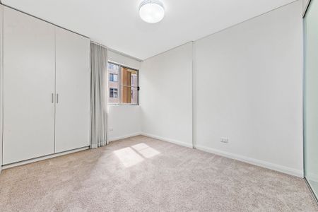 Premium North-Facing Apartment &ast;&ast; Available 24&sol;01&sol;25 &ast;&ast; - Photo 4