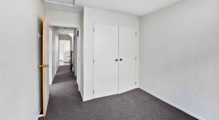 Five Bedroom Two Bathroom In Riccarton Available Now - Photo 5