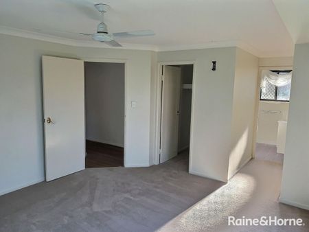 Four Bedroom Home in Clinton! - Photo 4