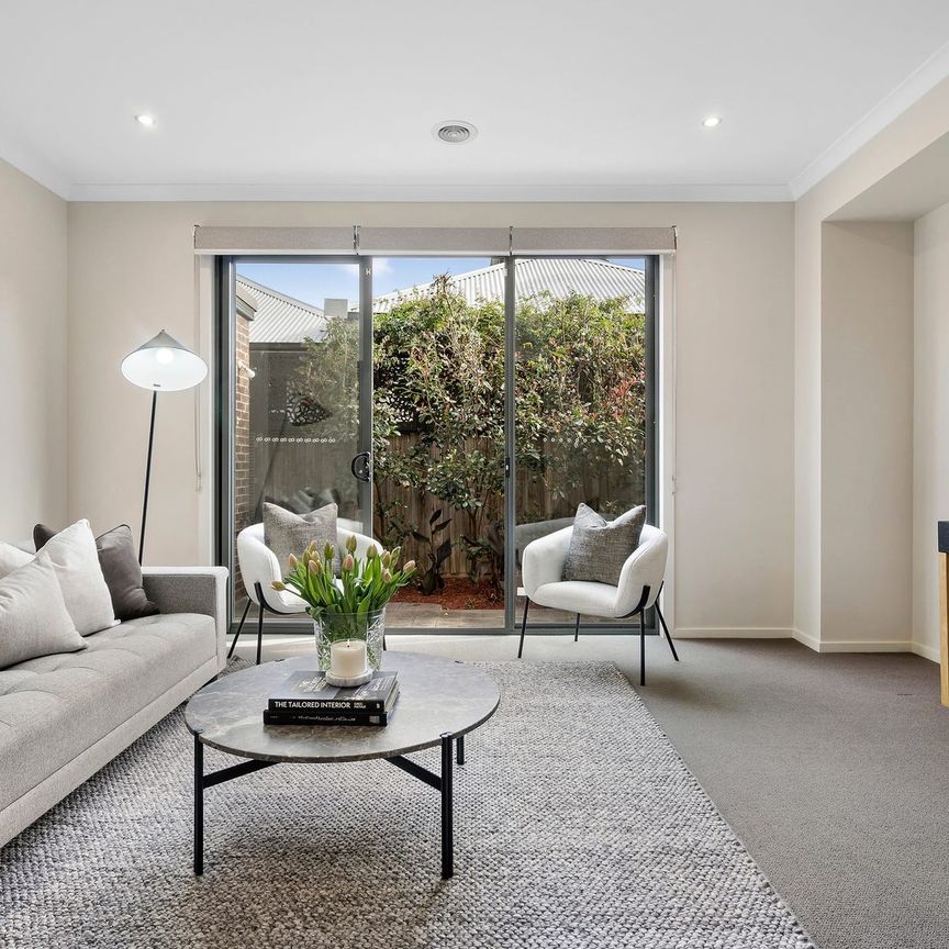 21 Thorburn Street, Hampton VIC 3188 - House For Rent | Domain - Photo 1