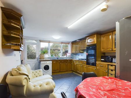 1 bedroom in a house share to rent - Photo 3