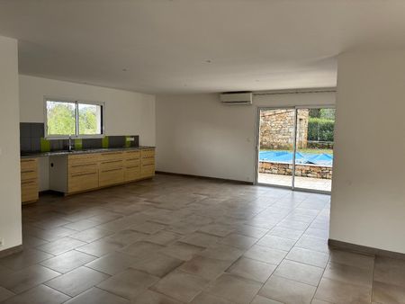 Location Maison 4 pièces 105m² GRAVIERES 07140 - Photo 4