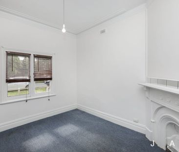 Delightful Single Front in Prime Location - Photo 3