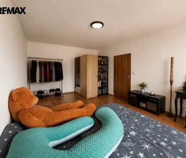 Pronájem prostorného bytu 2+kk s balkonem a klimatizací – Hodonín - Photo 1