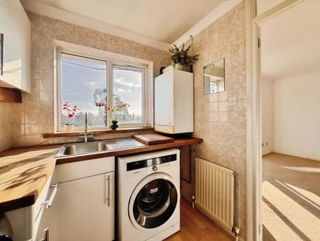 Bradleigh Avenue, Grays, RM17 - Photo 3