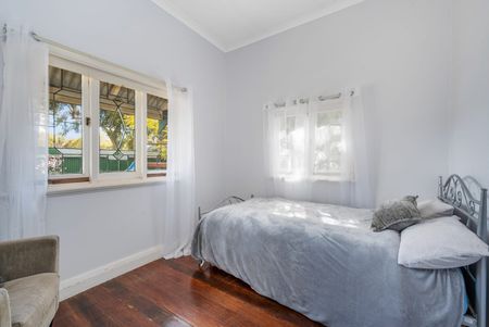 Beautiful 4x1 Home In Piccadilly - Photo 4