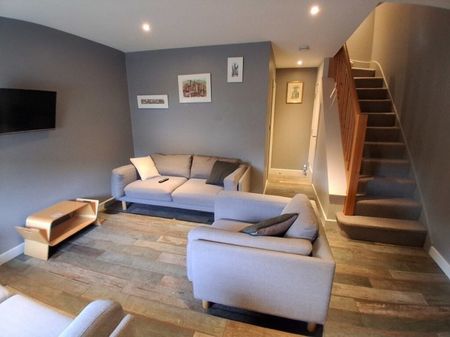 Scotsdowne Road, Trumpington, Cambridge £2,100 pcm ⓘ The monthly or weekly payment required by the landlord. Read our glossary page , 4 bedrooms, mid terrace house, to let * Tenant info - Photo 4