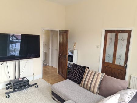 1 Bed Flat, Aldborough Road South, IG3 - Photo 2