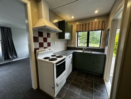 A refreshed decor and easy location! - Photo 4