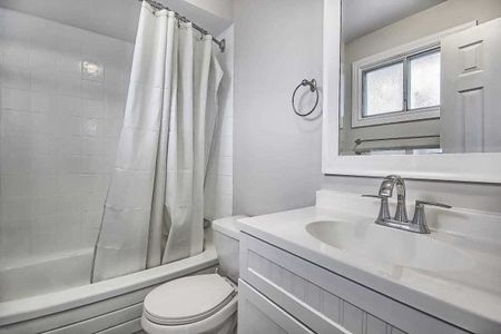 For Lease - 269 Manchester Drive, Newmarket, Ontario - Photo 3