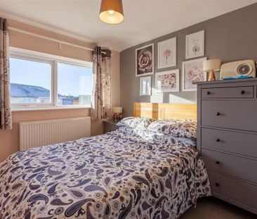 3 bedroom terraced house to rent - Photo 5