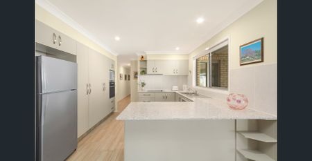 Single-level ease in a family-friendly locale - Photo 5