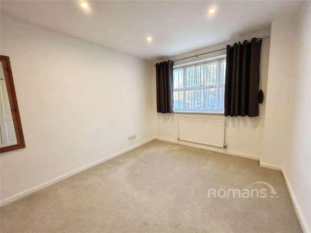 Coniston Close, Farnborough, GU14 - Photo 2