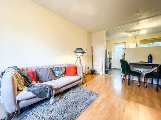 Spring Grove, Thornhill, Cardiff, CF14 - Photo 1