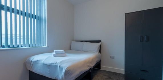 1 bedroom in a house share to rent - Photo 2