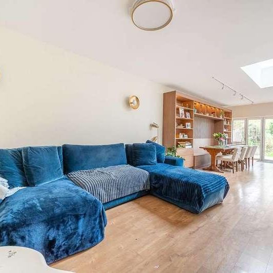 Whitchurch Gardens, Harrow, HA8 - Photo 1