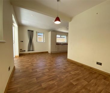 4 bedroom detached house to rent - Photo 6