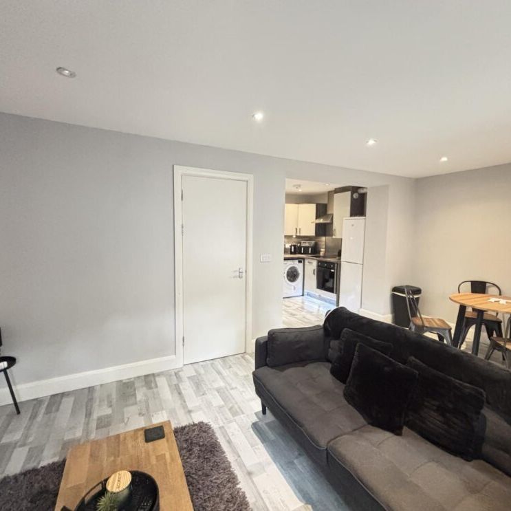 66A Flat 1 Victoria Road, Leeds, LS6 1DL - Photo 1