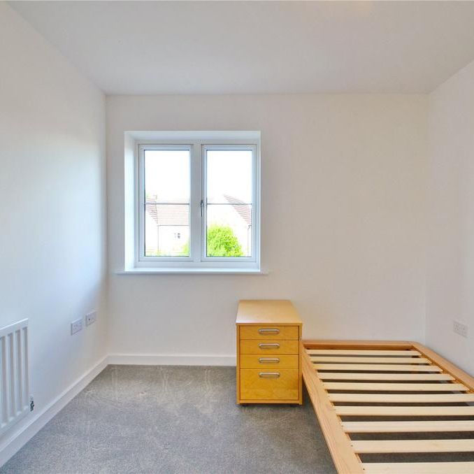 4 bedroom end of terrace house to rent - Photo 1