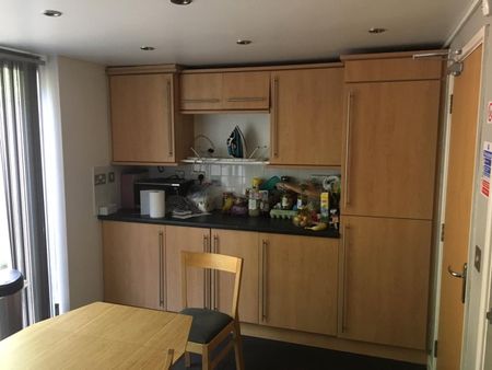 Bedsit, Pallister Terrace, SW15 - Photo 2