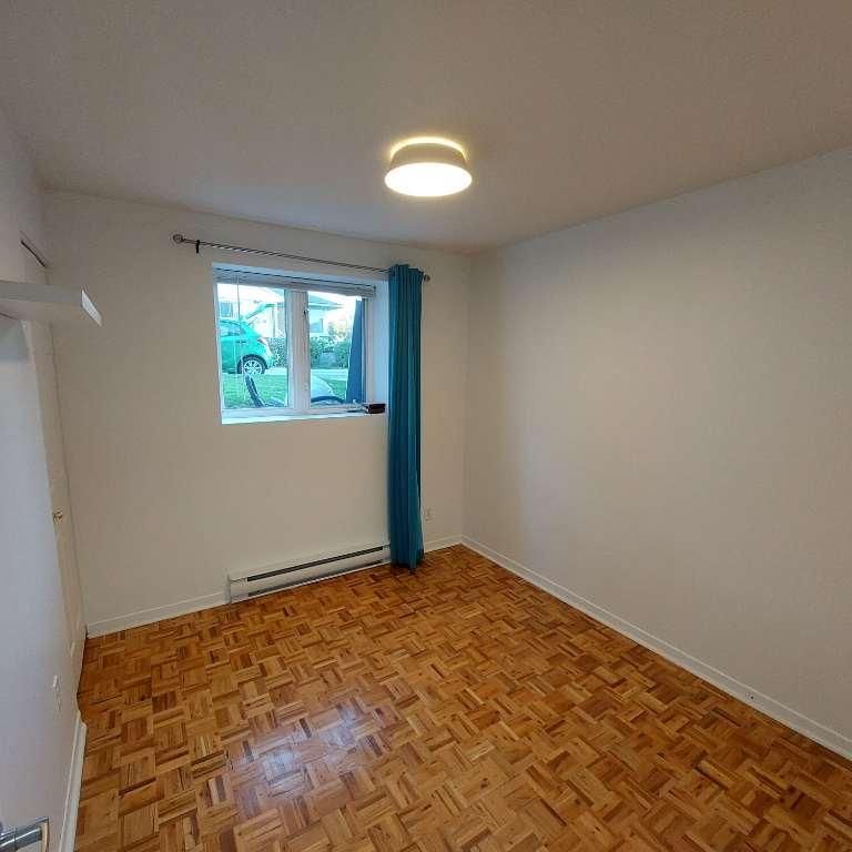 4 1/2 Spacieux, à 10min du métro, LIBRE - Photo 1