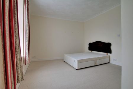 2 bedroom end of terrace house to rent - Photo 2