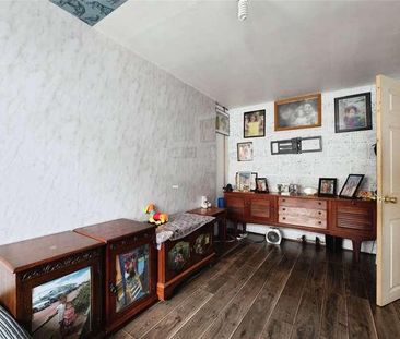 Croombs Road, London, E16 - Photo 2