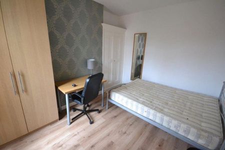 4 bedroom terraced house to rent - Photo 5