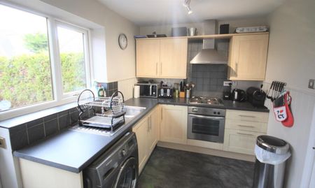 2 bedroom House To Let - Photo 4