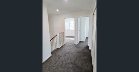 4-Bed Near Brand-New Townhouse With Two Ensuites! - Photo 2