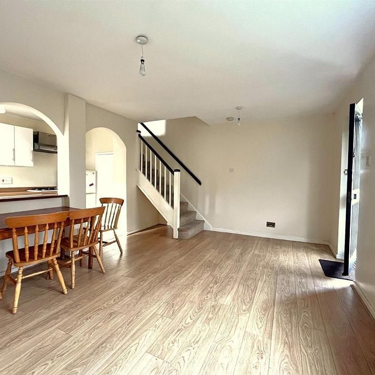 2 bedroom end of terrace house to rent - Photo 1