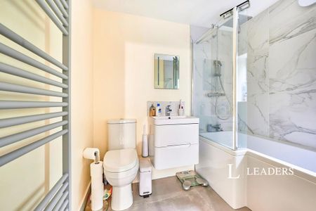 5 bedroom semi-detached house to rent - Photo 5