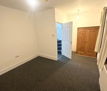 2 Bed Terraced House, Kingswood Road, IG3 - Photo 3