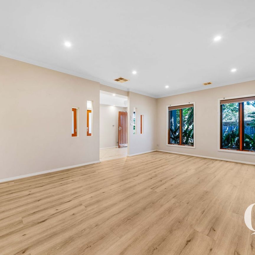 Stylish Family Living in Alamanda K-9 College Catchment - Photo 1