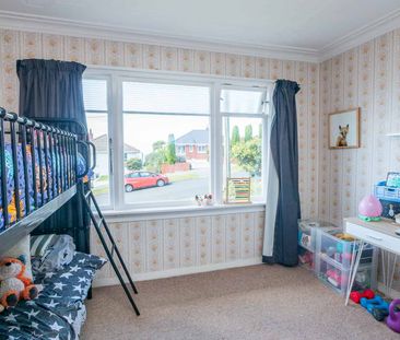 Stunning 3 Bedroom Home with Twin Ocean & Harbour Views - Photo 2