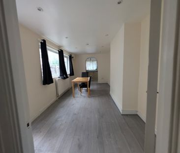 2 Bed Flat, Beaconsfield Road, N15 - Photo 2