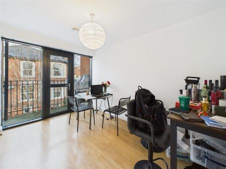 2 bedroom Apartment to rent - Photo 4