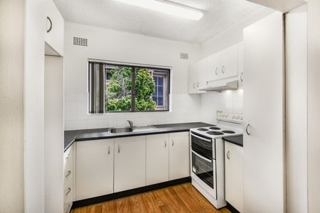 Centrally Located Two Bedroom Unit with Air Conditioning in a Parkside Location! - Photo 3