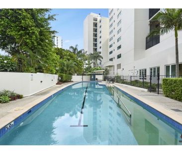 LUXURY BROADWATER LIVING ON MARINE PARADE - Photo 6