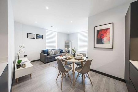 Chertsey, Surrey, KT16 - Photo 2