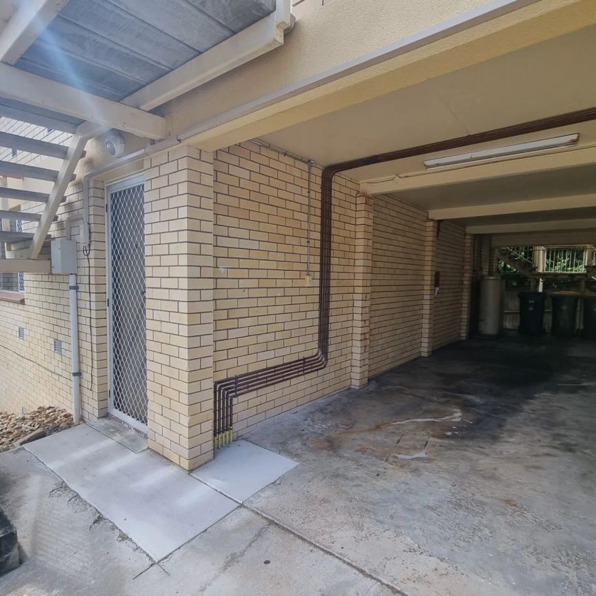 SPACIOUS ONE-BEDROOM UNIT IN HIGHLY SOUGHT AFTER LOCATION - Photo 1
