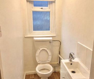 3 bedroom flat to rent - Photo 5