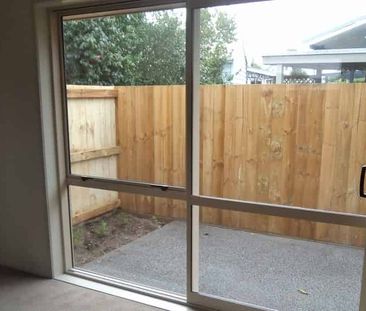 Two bedroom Unit Close To The University - Photo 5